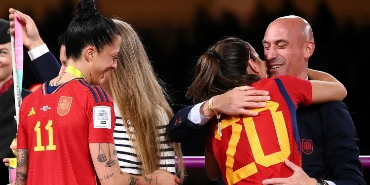 La FIFA suspendió provisionalmente a Rubiales | Deportes