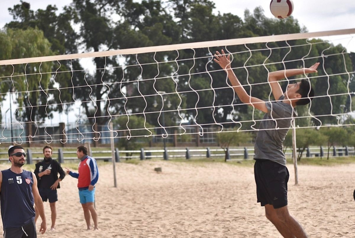 Este sábado habrá un Torneo abierto de vóley playa en la Costanera Oeste | Información General