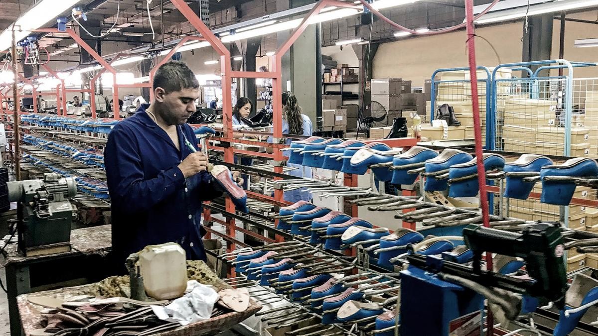 Aprobaron un aumento del 32,2% del salario mínimo: en diciembre será de $156.000 | Información General