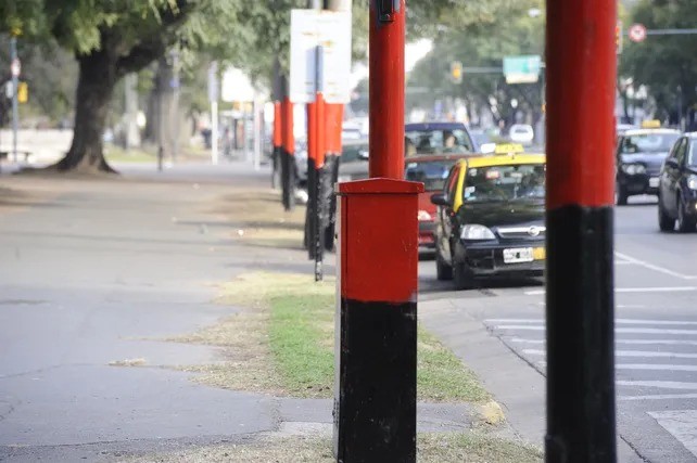 Rosario: Cayeron seis hinchas por pintar postes de luz con los colores de Newell´s | Deportes