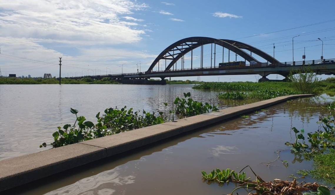 La crecida del Paraná afecta al río Salado, que superó el nivel de alerta en Santo Tomé | Información General