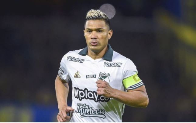 Escándalo en Colombia: Teófilo Gutiérrez fue sancionado por manosear a una mujer en pleno partido | Deportes