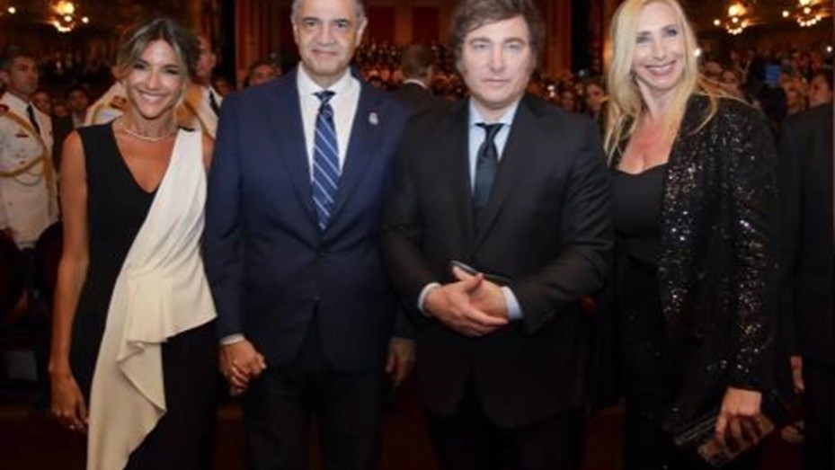 Milei cerró el domingo con la gala en el Colon la jornada de asunción | Nacionales