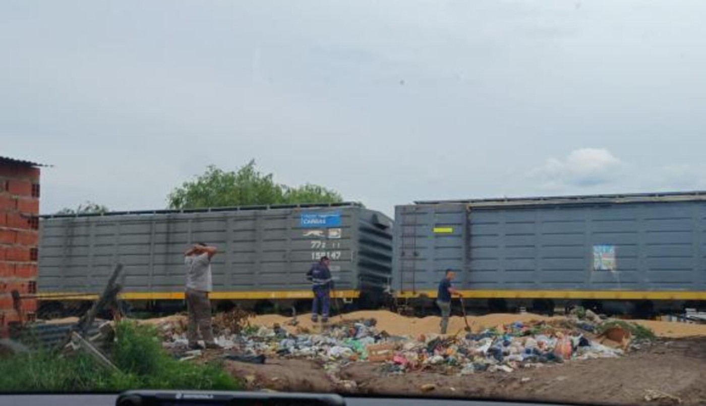 Barrio San Lorenzo: descarriló un tren y se robaron maíz y soja | Noticias