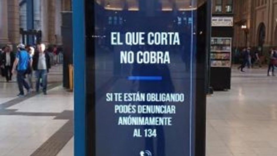 "El que corta no cobra": el Ministerio de Seguridad colocó carteles en Constitución | Nacionales