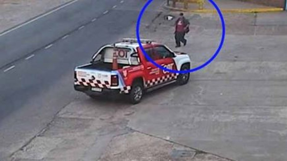 Una mujer fue detenida por rociar con nafta y prender fuego a un policía bonaerense en Merlo | Nacionales