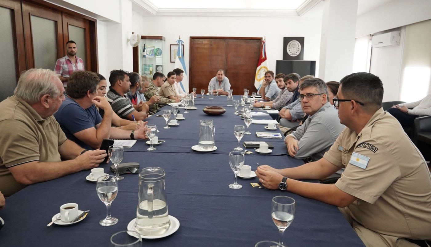 Buscan una “solución de fondo” a la acumulación de camalotes en la Setúbal | Información General