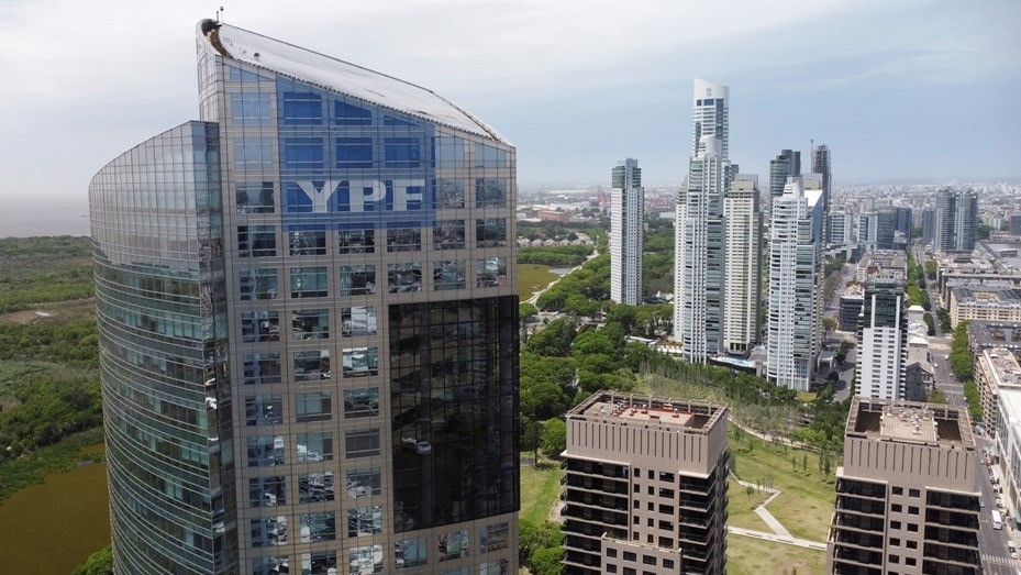 YPF sale de la mira de una privatización y sella un acuerdo histórico con Santa Cruz | Nacionales