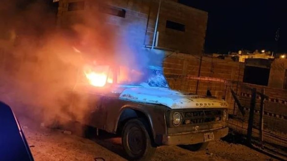 Asesinaron a un joven en Trelew: vecinos quemaron la casa y la camioneta del presunto autor | Nacionales