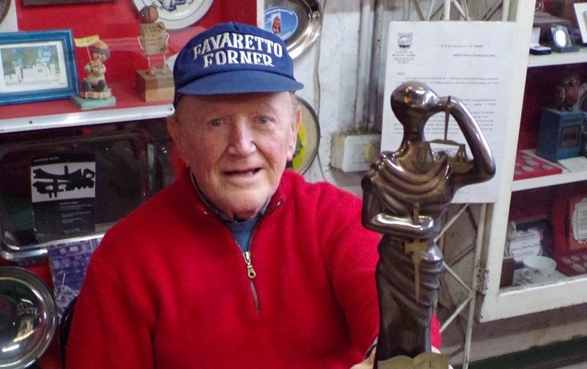 Dolor por la muerte del artista plástico Roberto Favaretto Forner | Información General