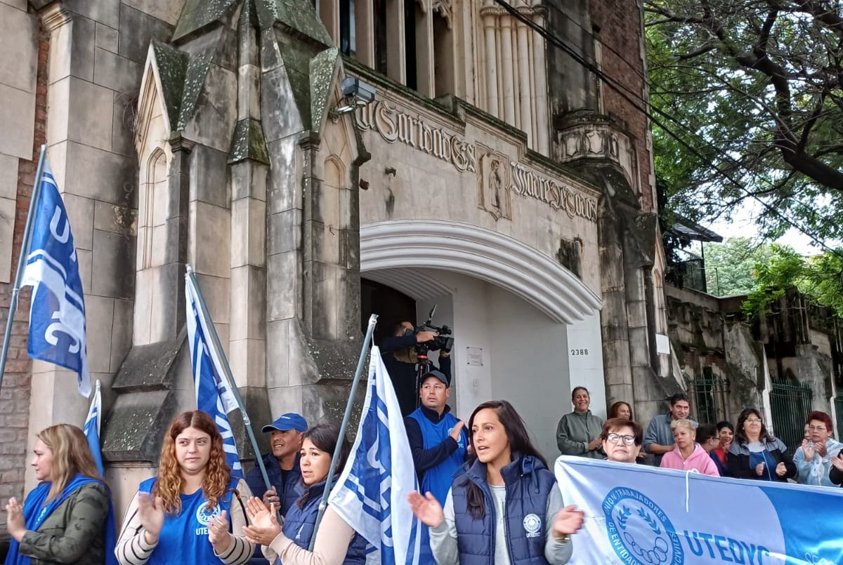 Trabajadores de UTEDYC se manifestaron frente a Casa Cuna | Información General