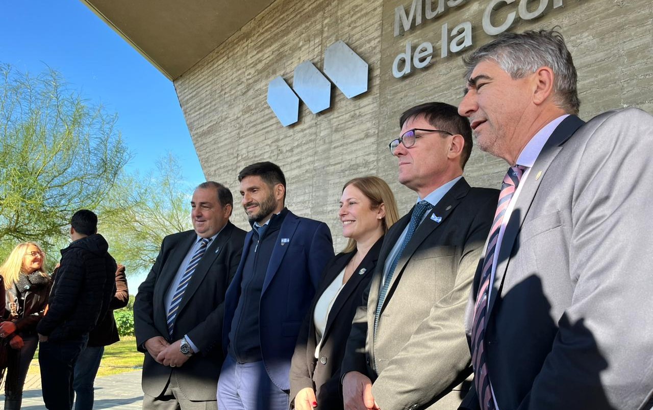 Pullaro le toma promesa de lealtad a la Constitución a más de 2 mil estudiantes | Información General