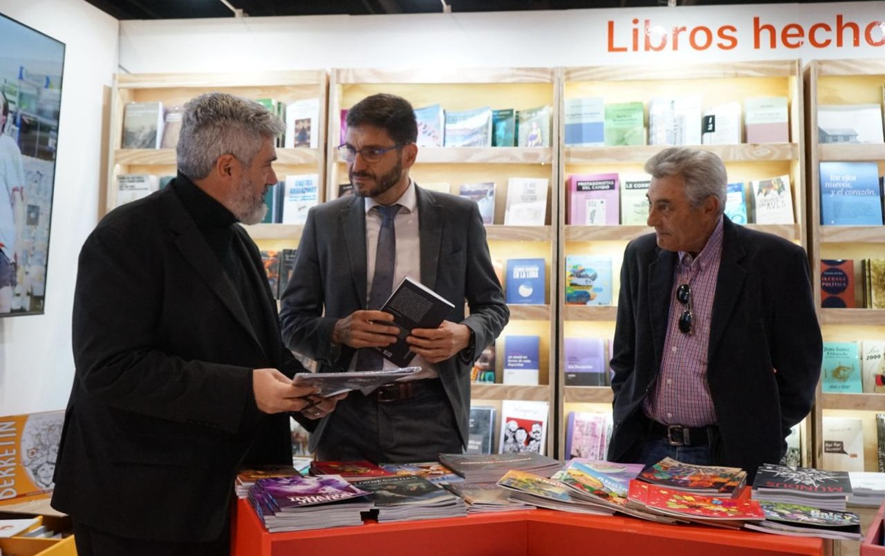 Pullaro visitó el stand de Santa Fe en la Feria del Libro de Buenos Aires | Información General