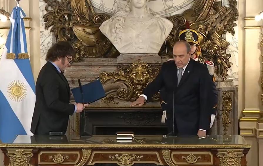 Javier Milei le tomó juramento a Guillermo Francos como jefe de Gabinete | Nacionales