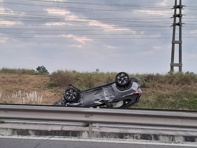 Accidente en Circunvalación Oeste: por esquivar un perro terminó volcando | Información General