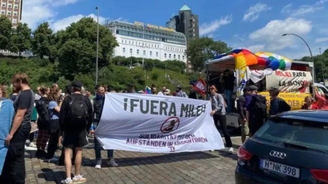 Milei llegó a Alemania en medio de protestas: toda la agenda | Nacionales