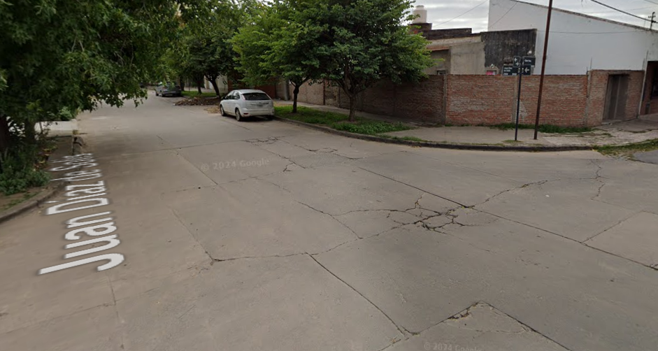 Reclamo: Vecinos de Barrio Roma preocupados por importante pérdida de agua en plena calle | Información General