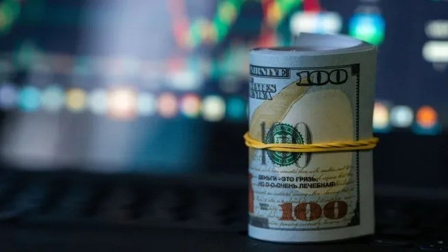 El dólar blue tuvo su tercera baja semanal, aunque se acercó a los $1.400 | Nacionales