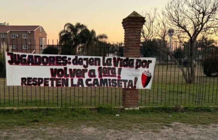 Dejaron una bandera en el predio de Colón | Deportes