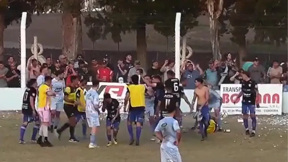 Violencia en la Liga Rafaelina: tiraron una bicicleta a la cancha e hirieron al árbitro | Deportes