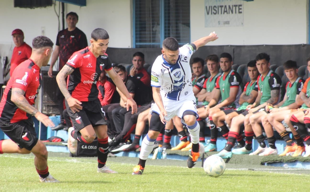 Colón rompió el karma de visitante y se mantiene en la pelea | Deportes