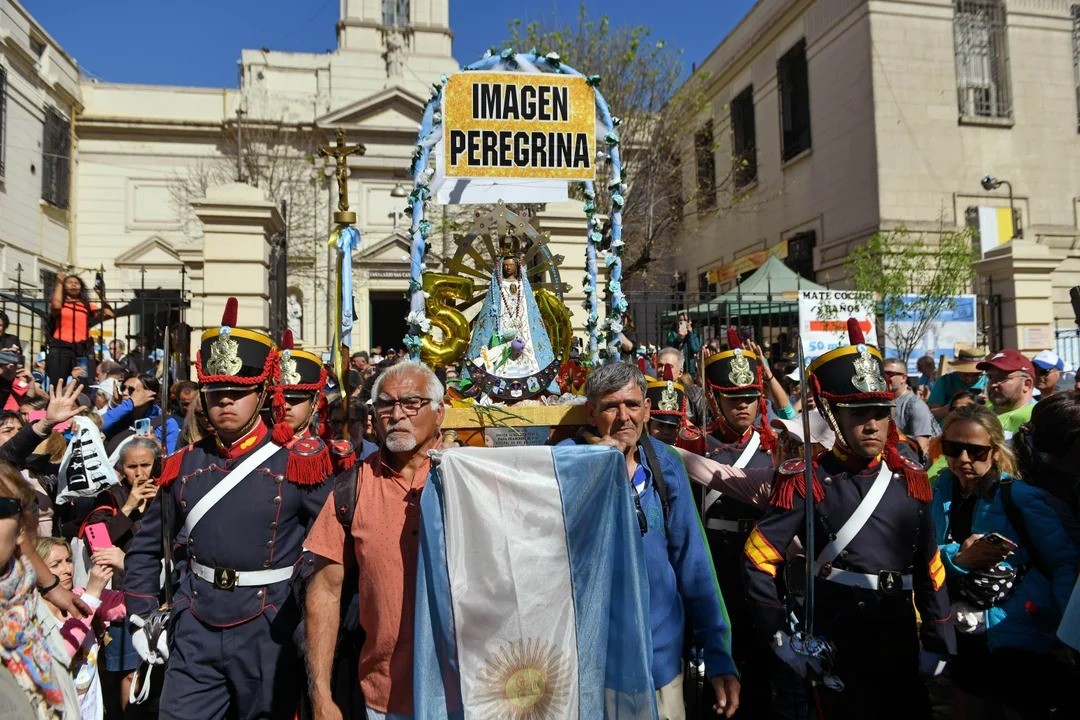 Fieles peregrinan a Luján para pedirle y agradecerle a la Virgen | Nacionales