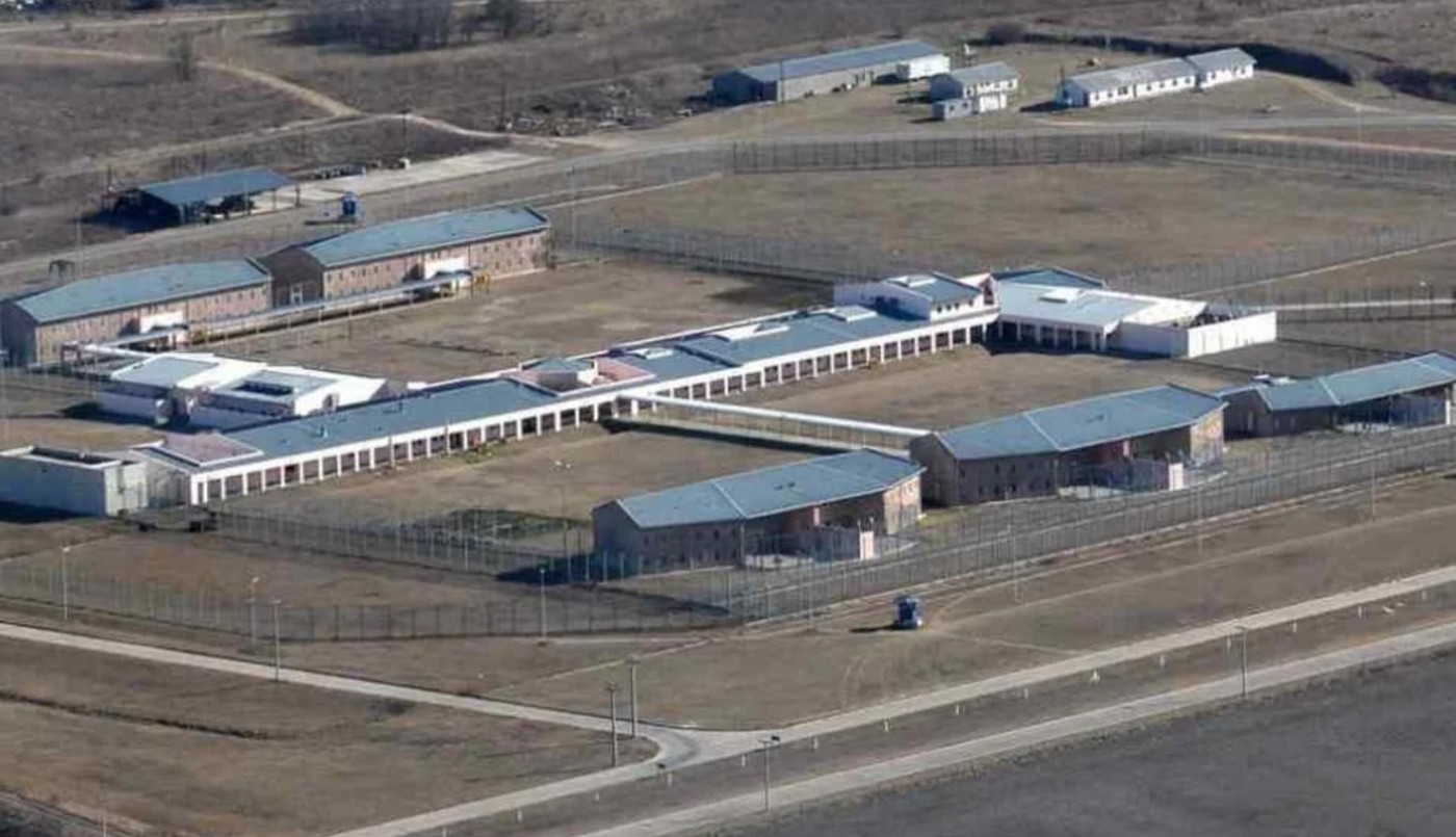 Detuvieron a tres oficiales penitenciarios de Córdoba por ingresar celulares al Penal de Bouwer | Nacionales