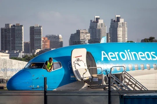 Milei sobre Aerolíneas Argentinas: “O se cierra o se privatiza” | Nacionales