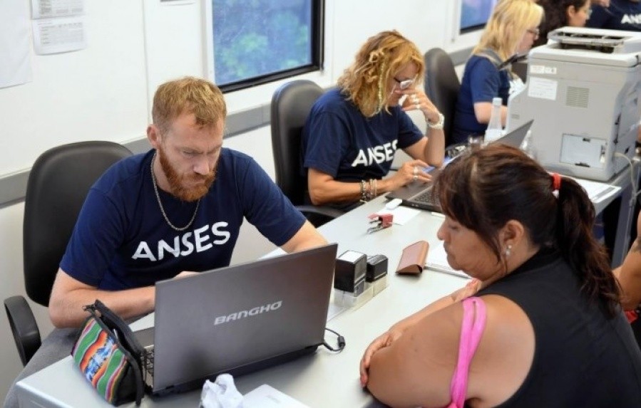 El Gobierno oficializó un nuevo aumento para los trabajadores del Estado | Nacionales