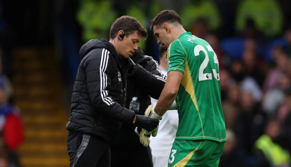 Dibu Martínez sufrió una fractura en uno de los dedos de su mano izquierda: cuánto tiempo estará sin jugar | Deportes