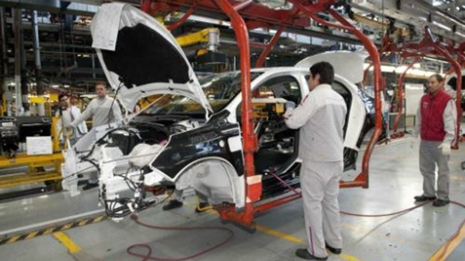 Suspenden el impuesto interno del 20% y reduce alícuotas para vehículos y embarcaciones | Nacionales