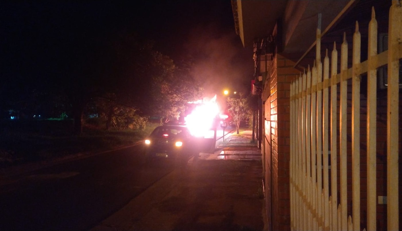 Dos autos fueron incendiados durante la noche en Santa Fe | Policiales