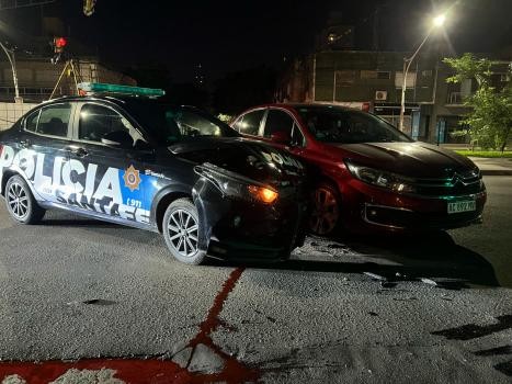 Un patrullero y un auto protagonizaron un accidente esta mañana | Policiales