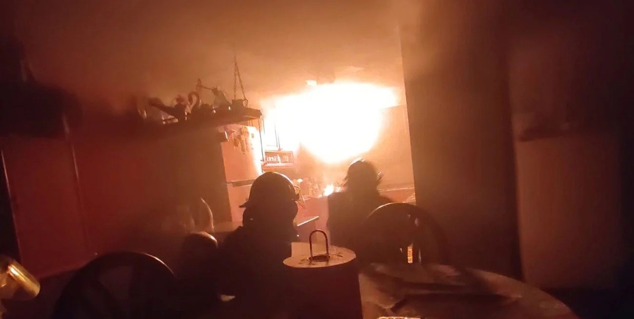 Falleció una mujer tras incendiarse una vivienda en Villa Hipódromo | Policiales