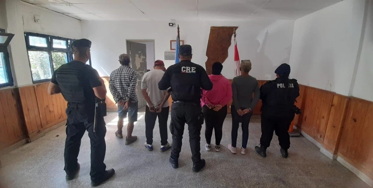 Preparaban la picada: detenidos por robar dos fernet y maní recubierto | Policiales