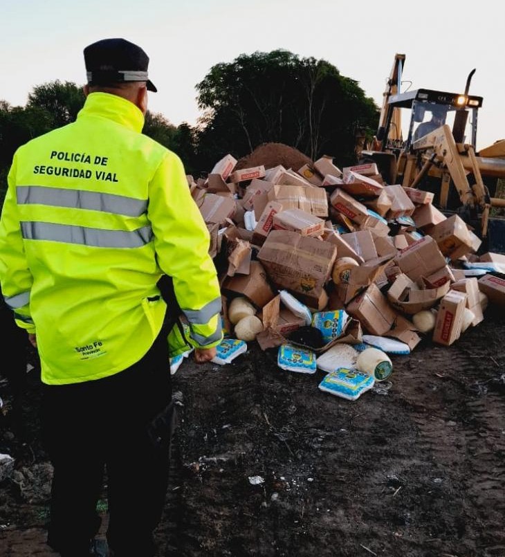 Se decomisaron quesos y manteca de un camión que no estaba refrigerado | Policiales