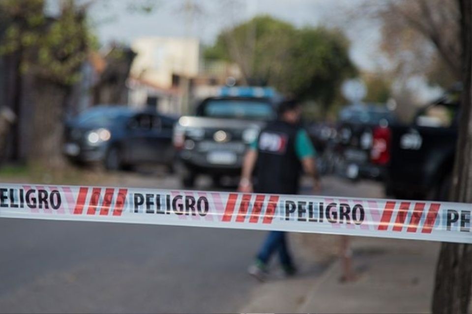 Barrio Sur: encontraron un hombre muerto en el techo de una casa | Policiales