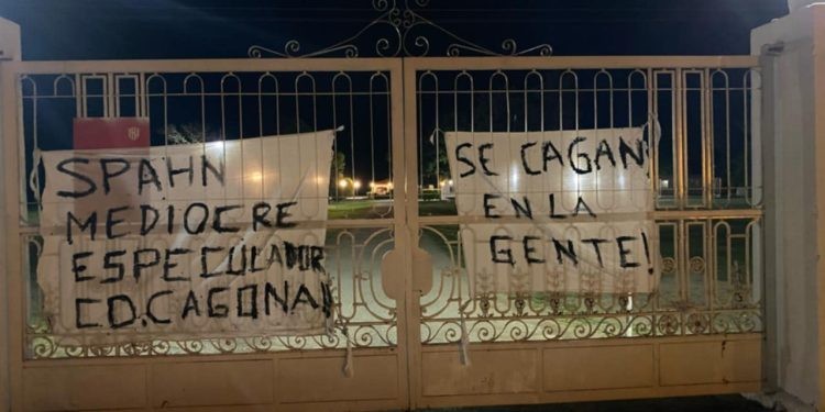 Tras la derrota en Ecuador, aparecieron banderas contra Spahn en Casasol | Deportes