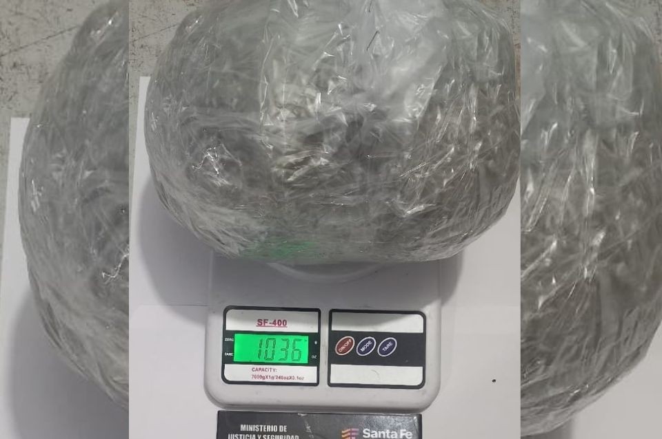 Detuvieron a un hombre que quiso ingresar droga a la cárcel de Las Flores | Policiales