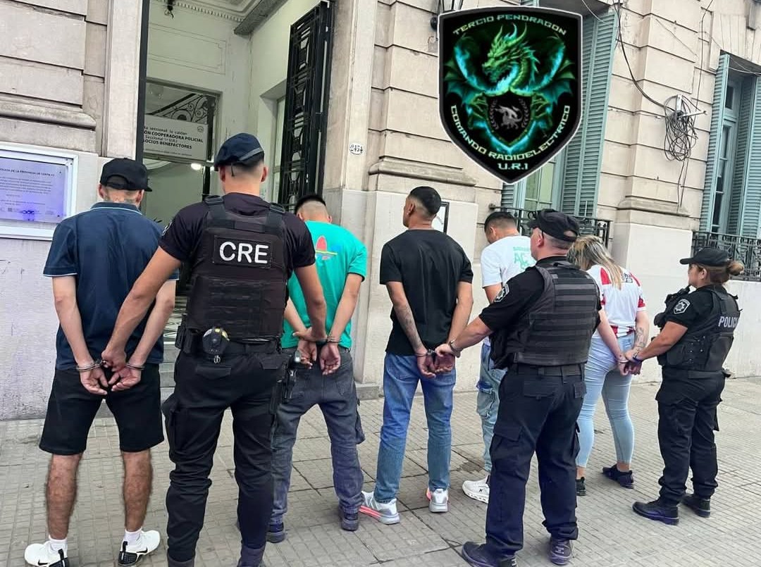 Cuatro hombre y una mujer detenidos con armas de fuego en la zona céntrica | Policiales