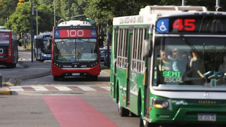 El Gobierno apuntó contra la UTA por el paro de colectivos: "Toman de rehenes a los pasajeros" | Nacionales