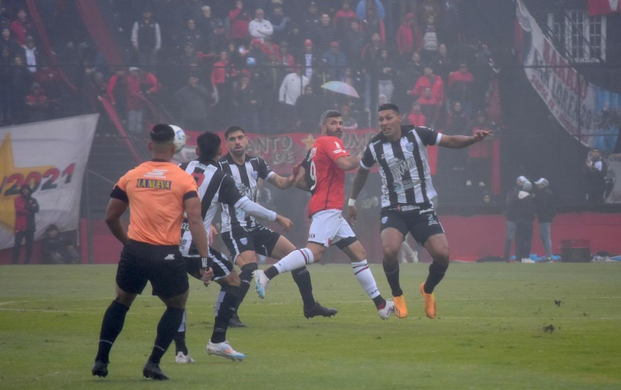 Un Colón apático y sin reacción no pudo con Estudiantes de Caseros | Deportes