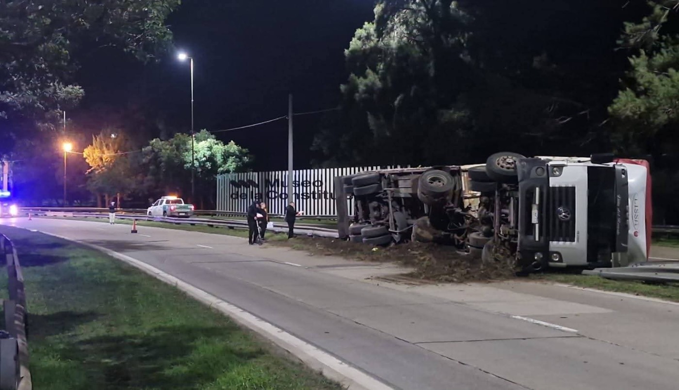 Otro vuelco en Circunvalación Oeste generó demoras en el tránsito | Policiales