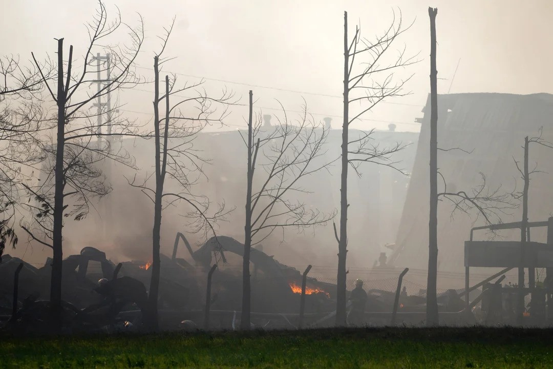 Comienzan las pericias para determinar cómo se inició el incendio en el Polígono Industrial Spegazzini | Nacionales