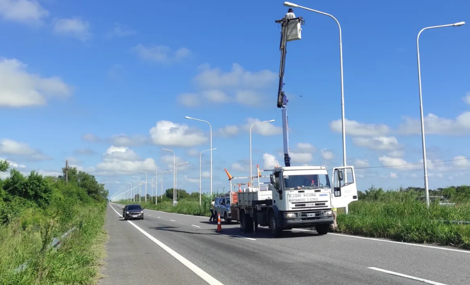 Vialidad Nacional avanza con la instalación de luces LED en la Ruta Nacional 168 | Información General