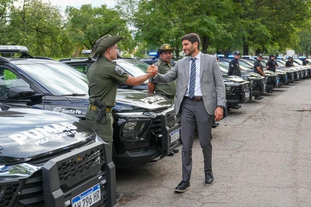 Pullaro entregó 116 camionetas a la Policía y afirmó que “el sueño de tener orden y paz se está concretando” | Información General