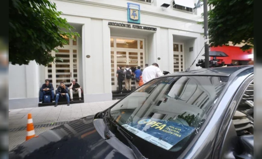 Allanamiento en la finca vinculada a dirigentes de la AFA: encontraron 45 autos de lujo y 7 motos | Nacionales