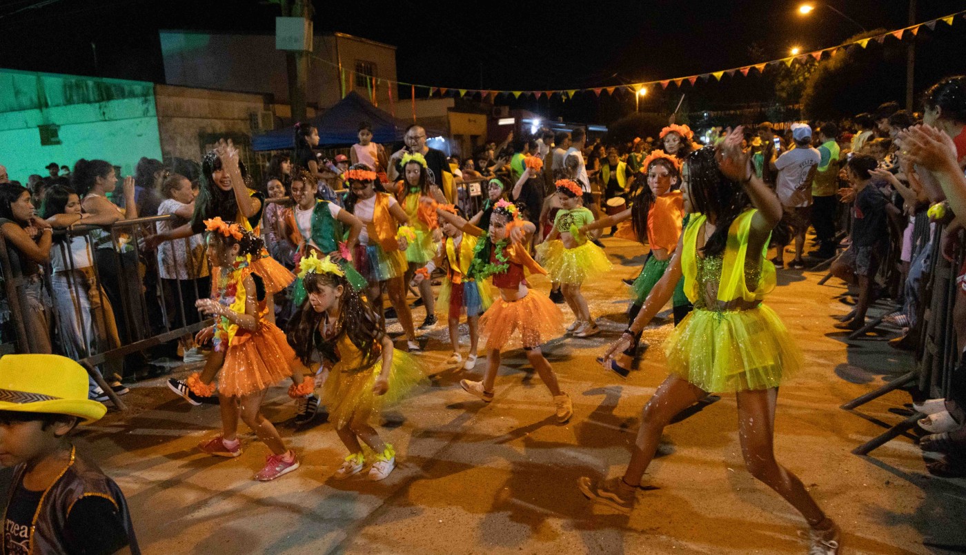 Hubo música, desfile y muchos vecinos en los Carnabarriales de Cabal | Noticias