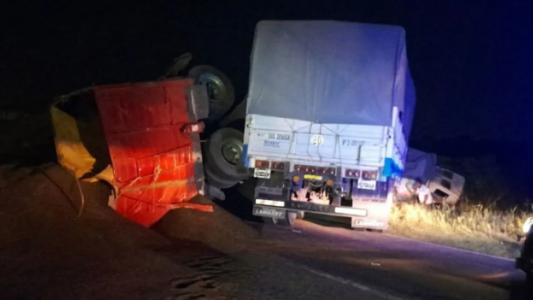 Fuerte accidente entre dos camiones en Ruta Nacional 11 a la altura de Candioti