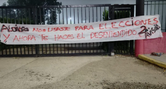En la previa del partido con Godoy Cruz, apareció una bandera contra José Alonso